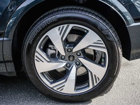 Used 2025 Audi Q6 e-tron Premium Plus image 10
