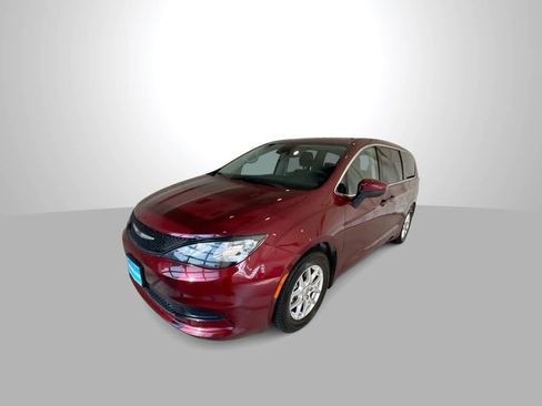 Used 2023 Chrysler Voyager LX FWD image 4