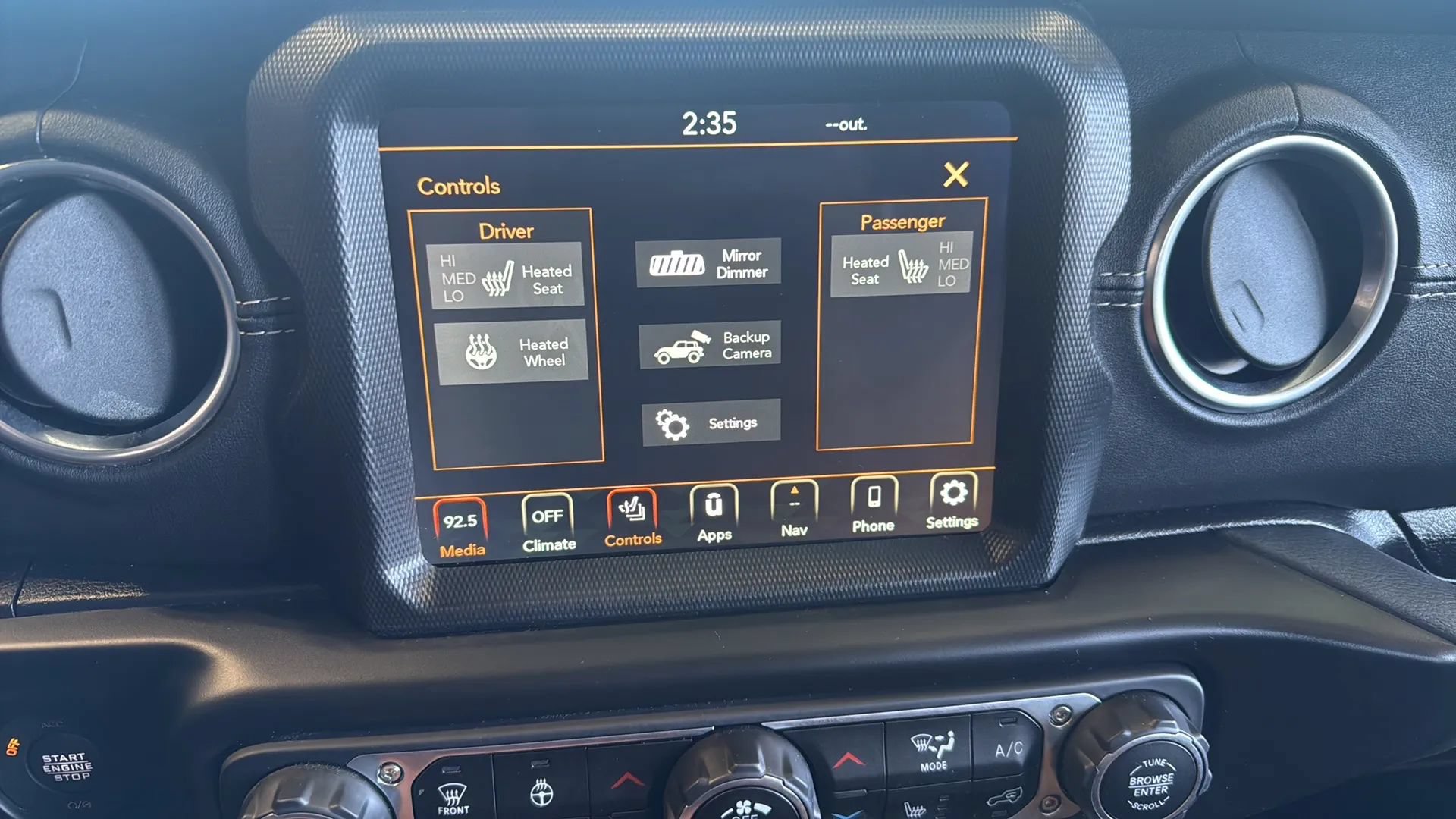 Used 2023 Jeep Wrangler Unlimited Sahara w/ Cold Weather Group AWD/4WD image 7