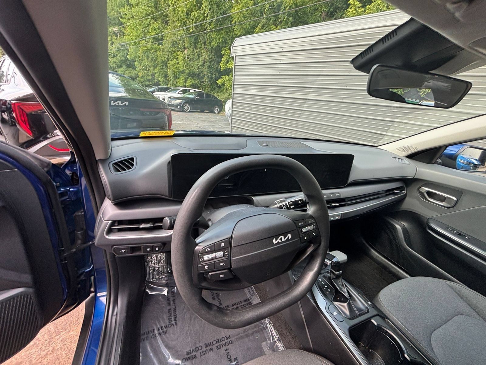 Used 2025 Kia K4 FWD image 28