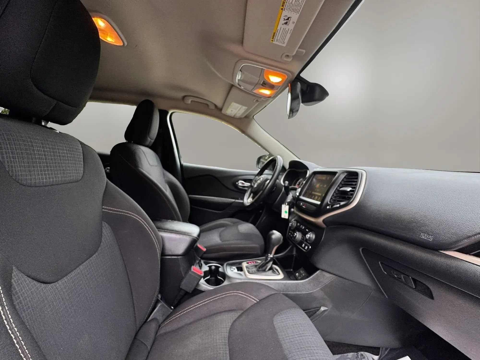 Used 2016 Jeep Cherokee Latitude w/ Safety/Convenience Group FWD image 16