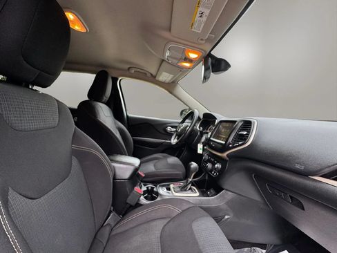 Used 2016 Jeep Cherokee Latitude w/ Safety/Convenience Group FWD image 16