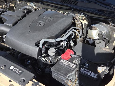 Used 2019 Toyota Tacoma SR5 image 25