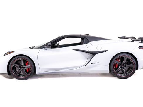 Used 2026 Chevrolet Corvette Z06 RWD image 3