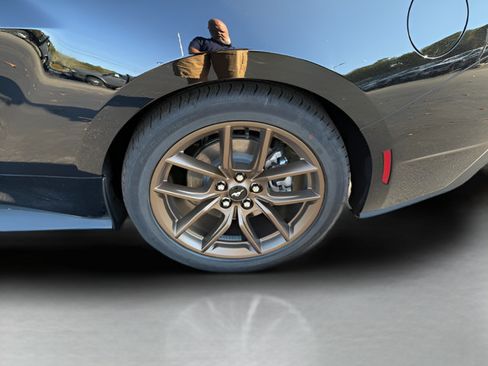 Used 2025 Ford Mustang Premium RWD image 23