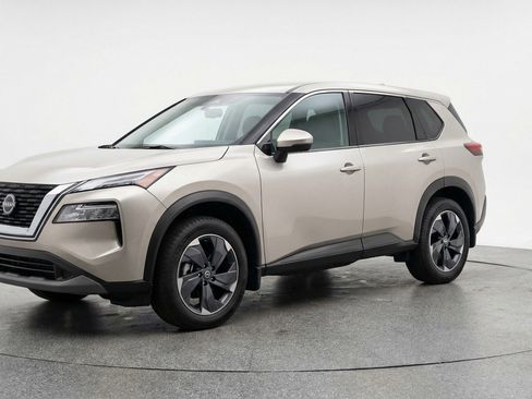 Used 2025 Nissan Rogue SV AWD/4WD image 3
