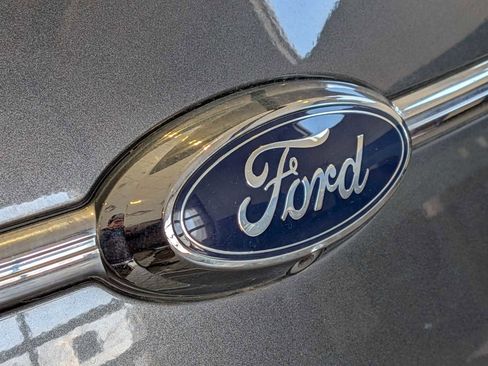 Used 2015 Ford Taurus SEL image 12