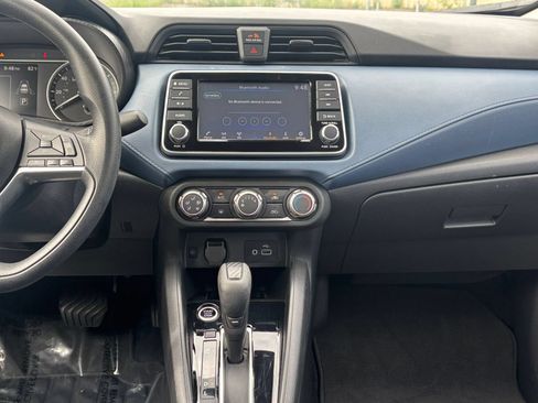 Used 2025 Nissan Versa SV FWD image 17