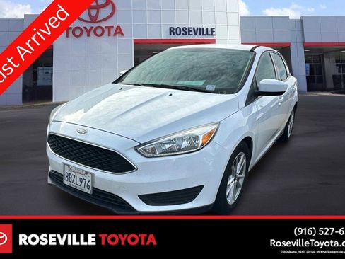 Used 2018 Ford Focus SE image 1