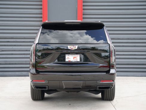 Used 2025 Cadillac Escalade ESV Premium Luxury w/ Touring Package AWD/4WD image 8