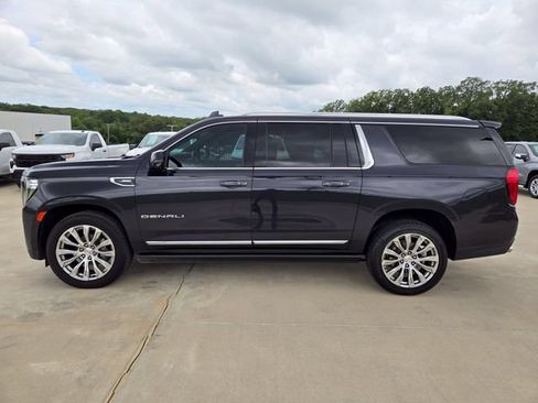 Used 2023 GMC Yukon XL Denali AWD/4WD image 5
