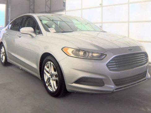 Used 2013 Ford Fusion SE FWD image 3