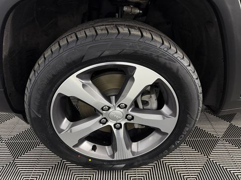 Used 2024 Jeep Grand Cherokee Limited 4xe w/ Luxury Tech Group II AWD/4WD image 11
