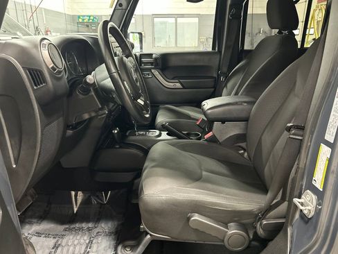 Used 2018 Jeep Wrangler Unlimited Sport S AWD/4WD image 14