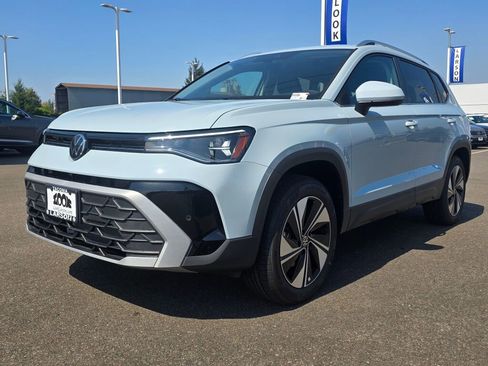 New 2025 Volkswagen Taos SE image 8