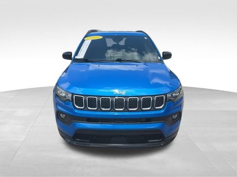 Used 2023 Jeep Compass Latitude AWD/4WD image 3