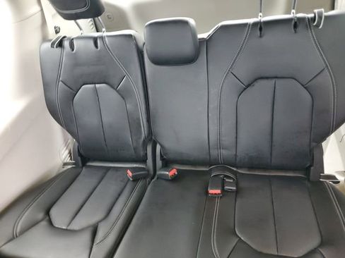 Used 2023 Chrysler Pacifica Touring-L w/ Uconnect Theater Family Group AWD/4WD image 9