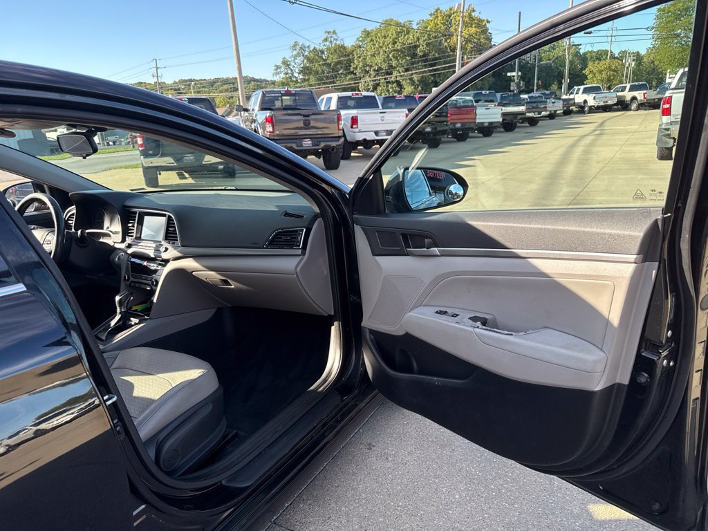 Used 2017 Hyundai Elantra Limited FWD image 37