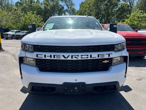 Used 2020 Chevrolet Silverado 1500 Custom w/ Custom Max Trailering Package AWD/4WD image 2