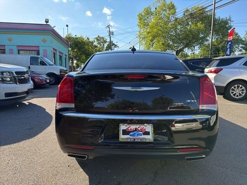 Used 2019 Chrysler 300 Limited RWD image 4