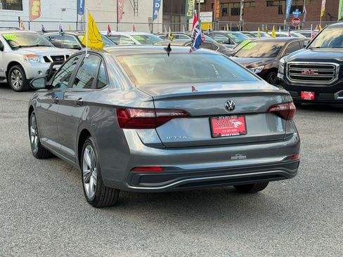 Used 2024 Volkswagen Jetta SE FWD image 6