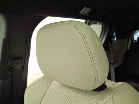 Used 2026 Toyota Sienna Limited FWD image 24