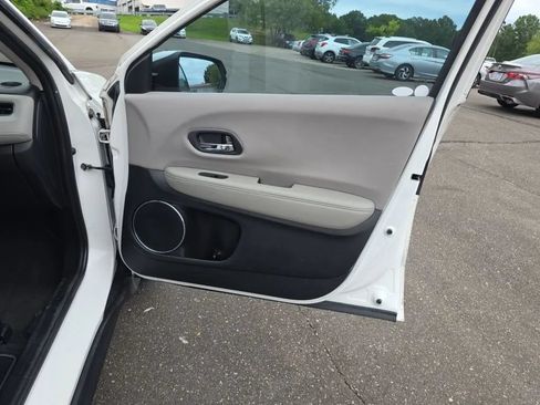 Used 2018 Honda HR-V EX image 44