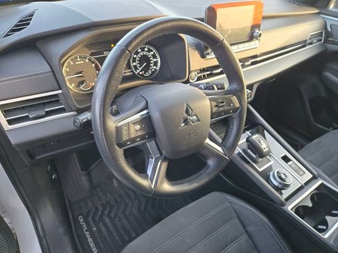 Used 2022 Mitsubishi Outlander SE image 8