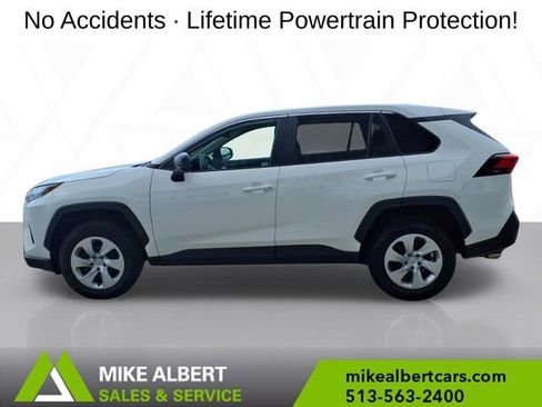 Used 2023 Toyota RAV4 LE AWD/4WD image 4