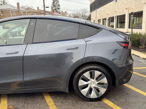 Used 2020 Tesla Model Y Long Range image 20