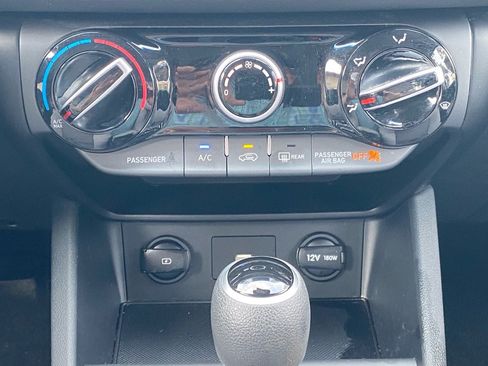 Used 2022 Hyundai Kona SE FWD image 19