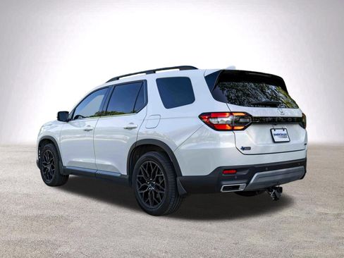 Used 2023 Honda Pilot Touring image 7