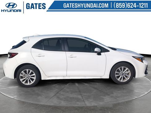 Used 2025 Toyota Corolla SE FWD image 3
