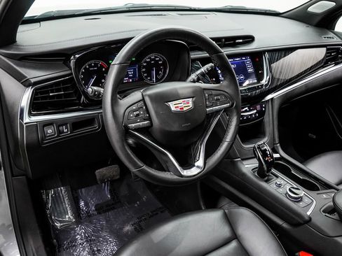Used 2025 Cadillac XT6 Premium Luxury image 15