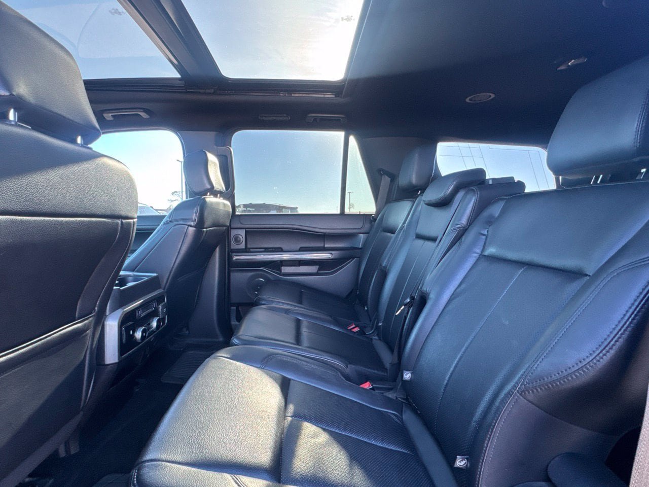Used 2019 Ford Expedition XLT w/ Equipment Group 202A RWD image 44