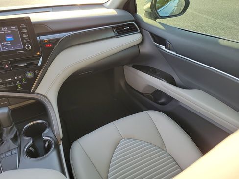 Used 2024 Toyota Camry SE image 17