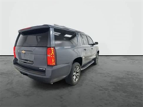 Used 2019 Chevrolet Suburban LT image 3