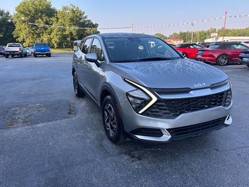 Used 2023 Kia Sportage LX image 6