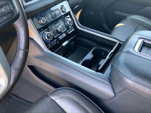 Used 2021 GMC Yukon Denali w/ Denali Premium Package AWD/4WD image 17