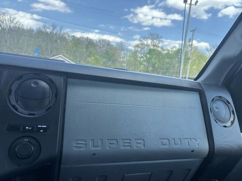 Used 2016 Ford F250 XL w/ XL Appearance Package AWD/4WD image 26