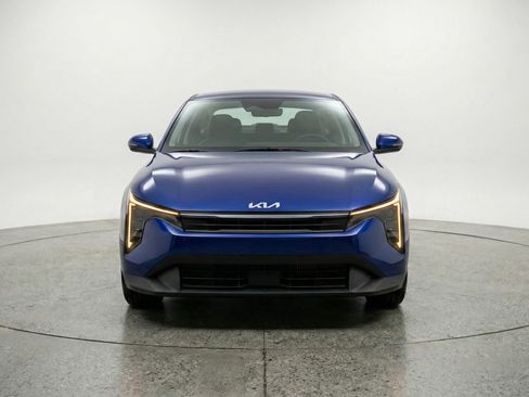 Used 2025 Kia K4 LXS image 2