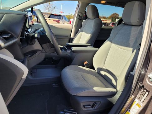 Used 2024 Toyota Sienna LE image 5