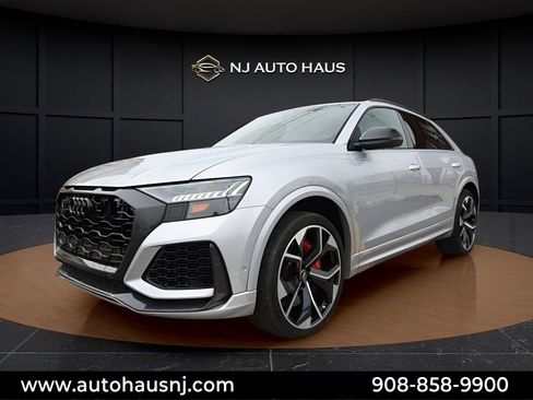 Used 2021 Audi RS Q8 w/ Carbon Optic Package image 3