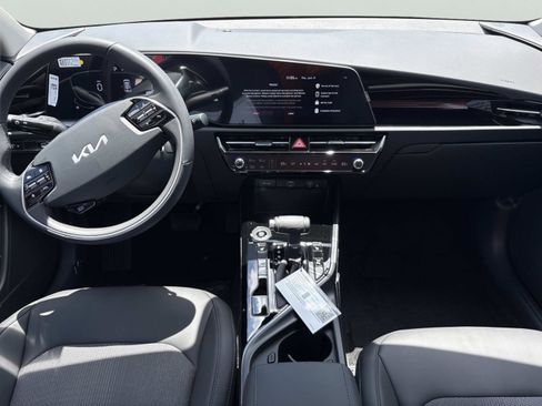 New 2026 Kia Niro EX FWD image 12