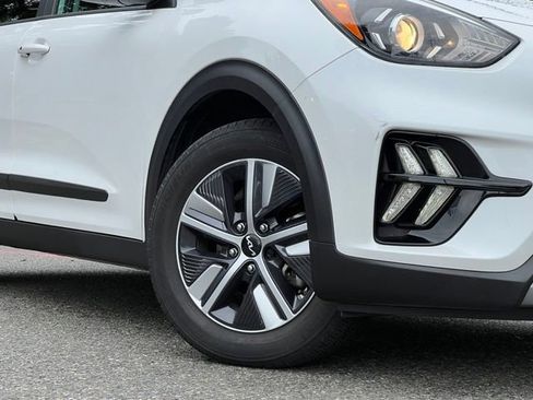 Used 2022 Kia Niro LXS w/ Digital Cluster Package FWD image 2