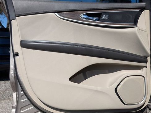 Used 2019 Lincoln Nautilus Select image 10