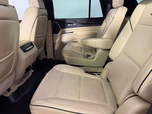 Used 2023 Cadillac Escalade Premium Luxury w/ Performance Package AWD/4WD image 23