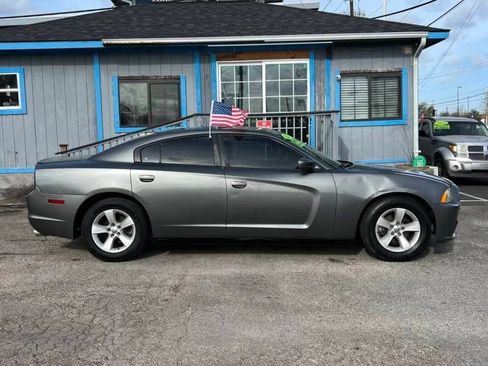 Used 2012 Dodge Charger SE image 5