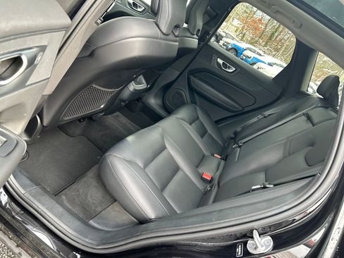 Used 2024 Volvo XC60 B5 Plus image 25