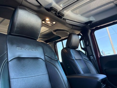 Used 2021 Jeep Wrangler Unlimited Sahara AWD/4WD image 19